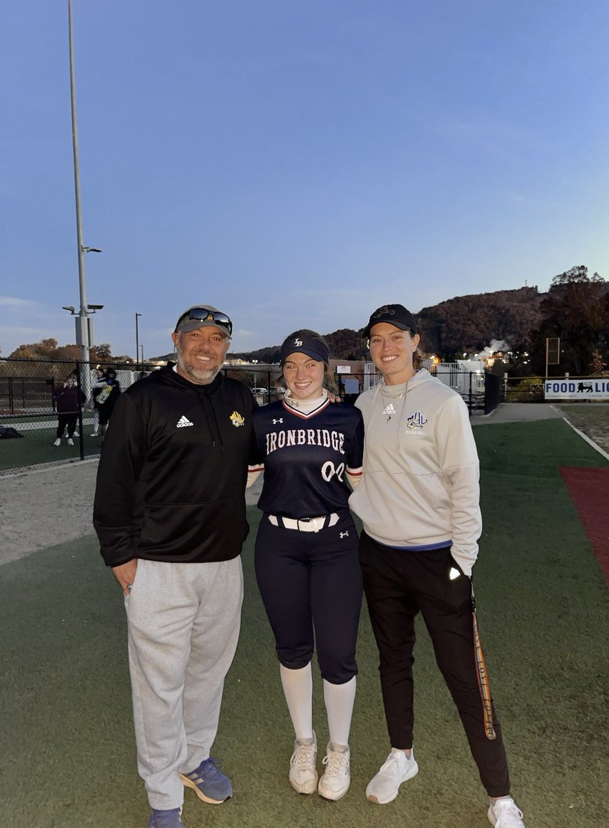 00emrodriguez's tweet photo. so glad i was able to make the 6 hour drive to see coach long and coach sophia at mars hill tonight ! can’t wait to come back again soon @MHU_Softball @IB_softball @Ironbridge2425 @midlotrojansb https://t.co/A6i3dZZYgs
