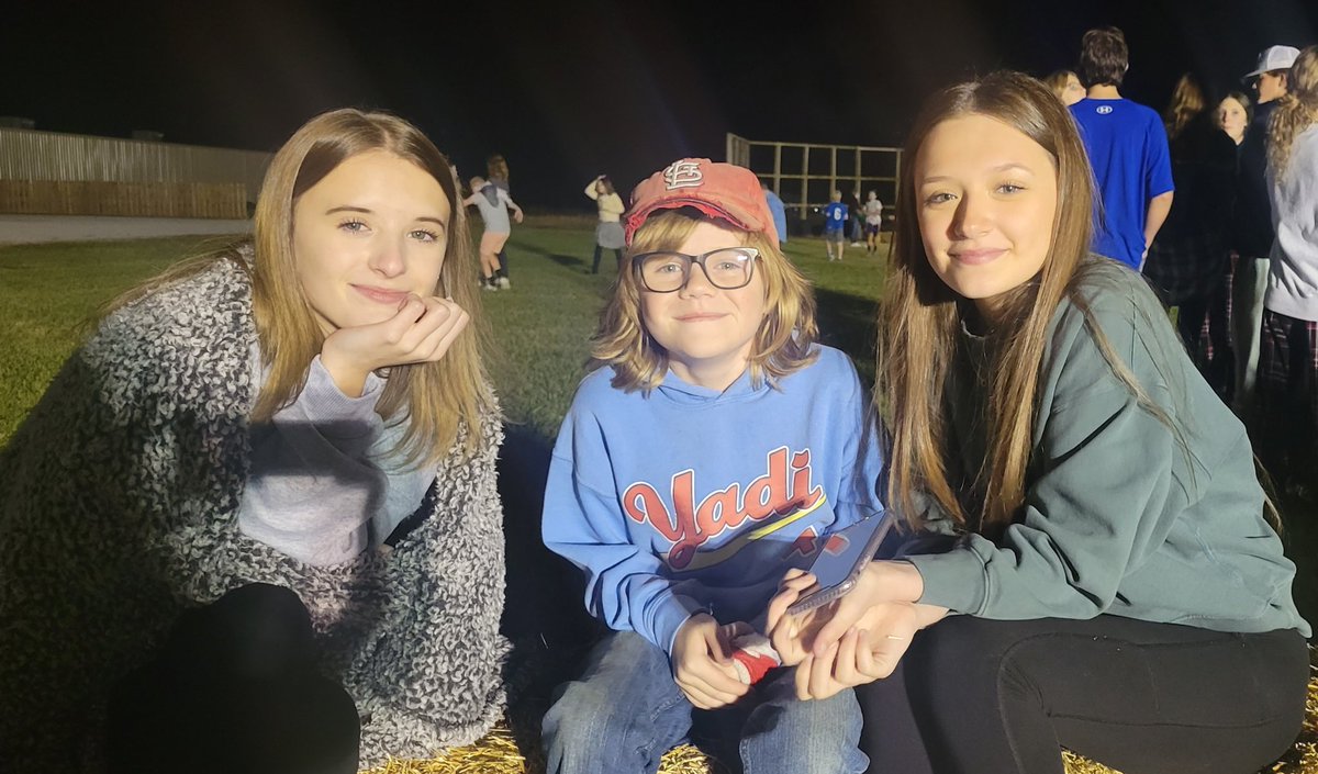 RossForlines's tweet photo. OVMS Fall Bash tonight https://t.co/UfIk6Ei1uL