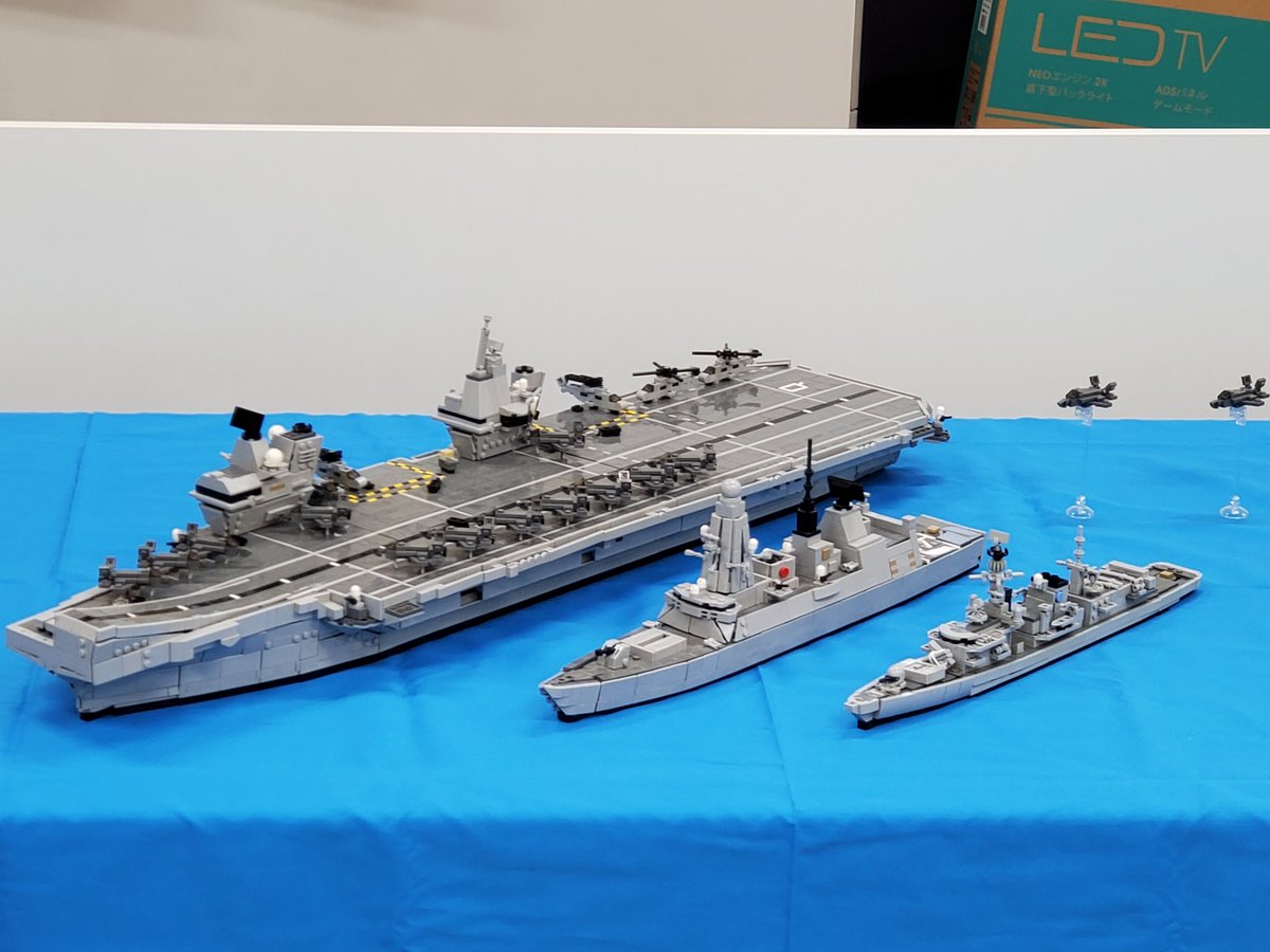 レゴ　ロイヤルネイビー空母打撃群セット(¥99,980) 補給艦タイドスプリングと原子力潜水艦アスチュートも付属した「空母打撃群セット DX版(¥155,980)」近日発売！！