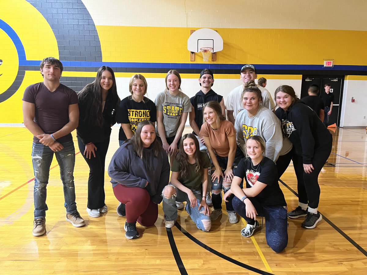bschueth1's tweet photo. Best chaperones 👏🏻👏🏻👏🏻 #dance22 @srchuskies https://t.co/l3cEWmA9Xx