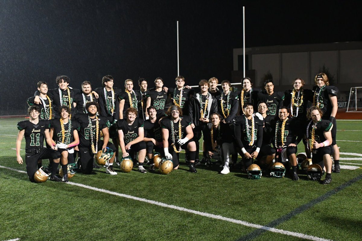 CandidEyePhoto's tweet photo. It’s Senior Night for these 26 boys at #CroninField | #JesuitCrusaders vs #BeavertonBeavers @BeavertonHigh @JesuitHighPDX @TheSaderNation @SBLiveOR #GoSaders #SaderNation #opreps (📷©️https://t.co/4EfRFF3LFU) https://t.co/4wxqg3MYNh
