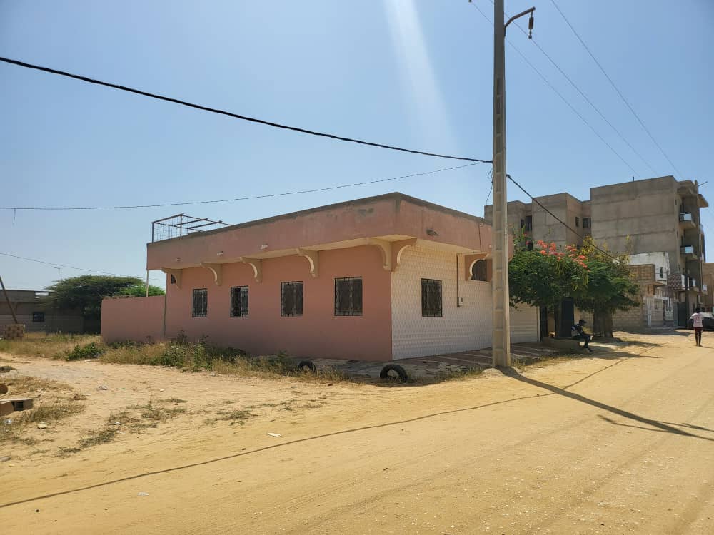 ousmane47003925's tweet photo. #bilsimmo Villa(3chambres +salon) de 300m2 à vendre à Saint-Louis,précisément au quartier LEYBAR, première position sur le rang rang et sur un angle .
Prix :35 000 000 FCFA.
Renseignements :77 318 57 90(WhatsApp).
76 574 45 35(WhatsApp).
Mail:soumarof@gmail.com. https://t.co/k4frpr3yIp