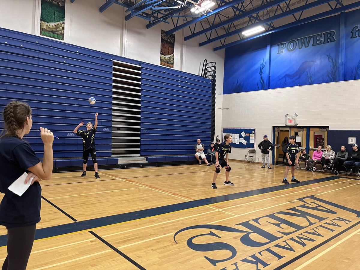 melbreeves's tweet photo. @KalamalkaSecond last game of the night for our grade 8 boys! https://t.co/7uJPB2dR8S