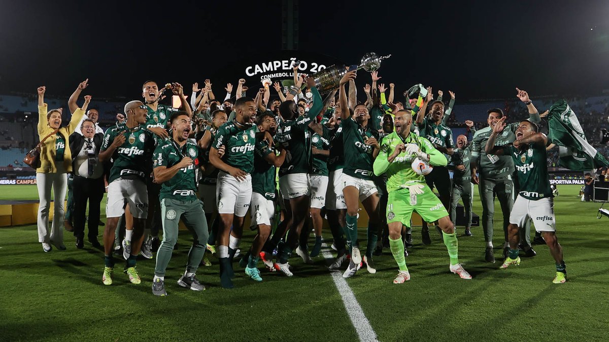 Palmeiras's tweet photo. #Porcopeiro que fala, né? 🏆
Aquele boa noite com as nossas últimas conquistas na #Libertadores!
#AvantiPalestra
#AlmaECoração https://t.co/YHoKBF7PIF