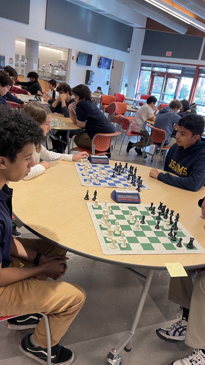 MedriaBlue's tweet image. #ESUMS Friday after school chess and multivariable calculus clubs. #FutureForward2022-23. #PublicEducation ⁦@NHPSChoice⁩ ⁦@DrPaulWhyte⁩