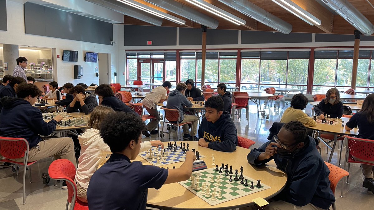 MedriaBlue's tweet image. #ESUMS Friday after school chess and multivariable calculus clubs. #FutureForward2022-23. #PublicEducation ⁦@NHPSChoice⁩ ⁦@DrPaulWhyte⁩