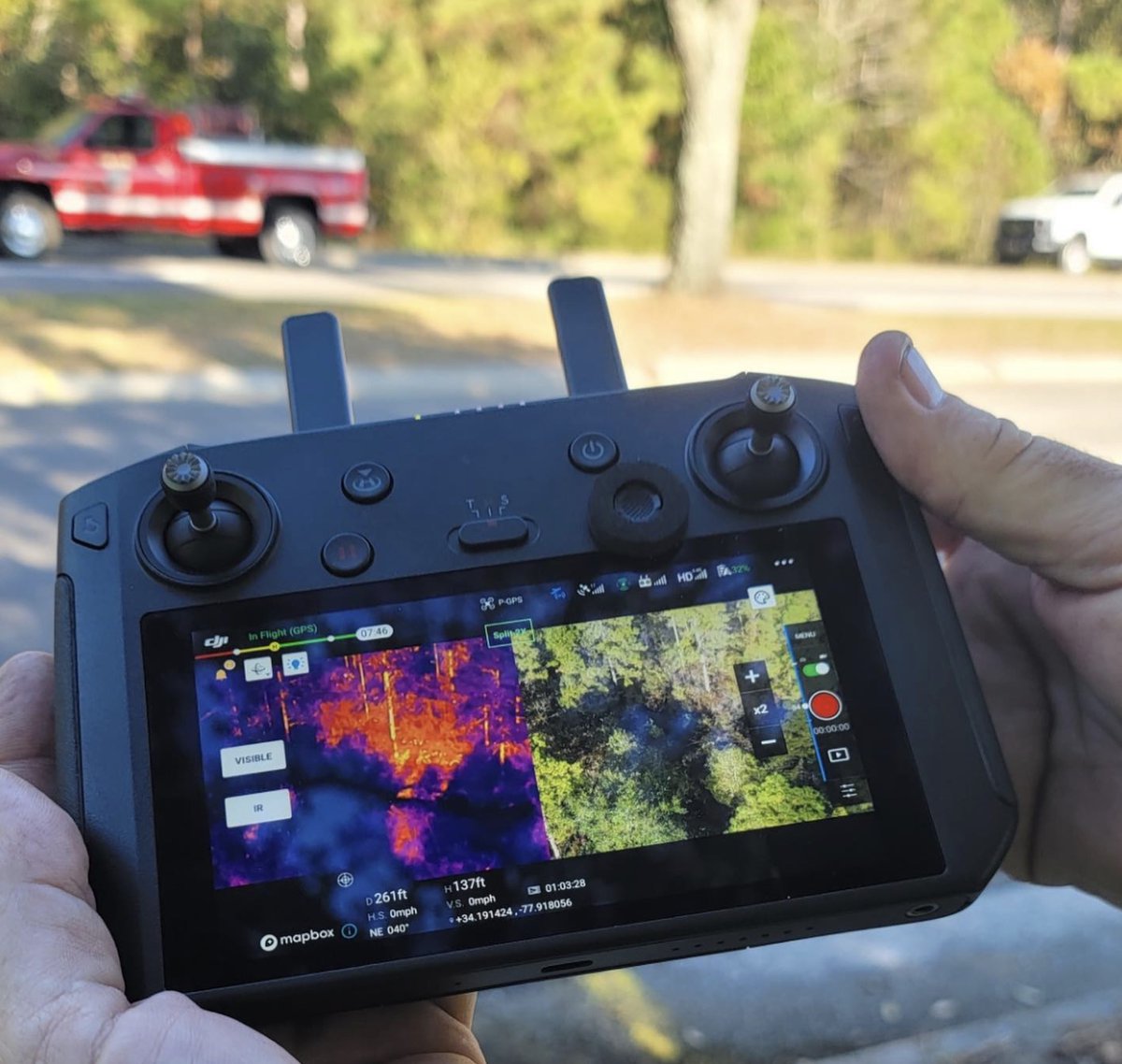 DroneXL1's tweet photo. The Wilmington Fire Department is accustomed to battling flames from the ground, but they now have assistance from a drone in the sky. #drone #drones #dronesforgood #djidrones @djiglobal @djienterprise @DJIFlySafe https://t.co/9JJg2hqPiL https://t.co/Xuh52VQvFl