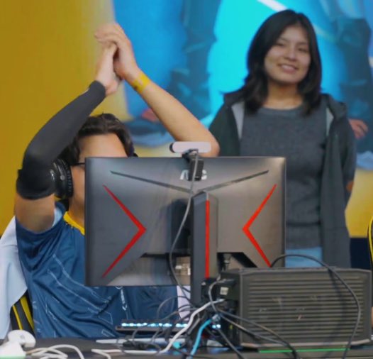 Busca una que te mire como nuestra mod mira a <a href="/WeboDeus/">WeboDeus</a> 🫀