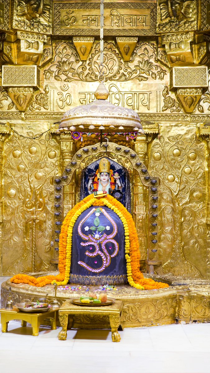 Somnath_Temple's tweet photo. श्री सोमनाथ महादेव मंदिर,
प्रथम ज्योतिर्लिंग - गुजरात (सौराष्ट्र)
दिनांकः 29 अक्तूबर 2022, कार्तिक शुक्ल चतुर्थी - शनिवार 
प्रातः शृंगार 
10224397 https://t.co/CT8sTQwuKP