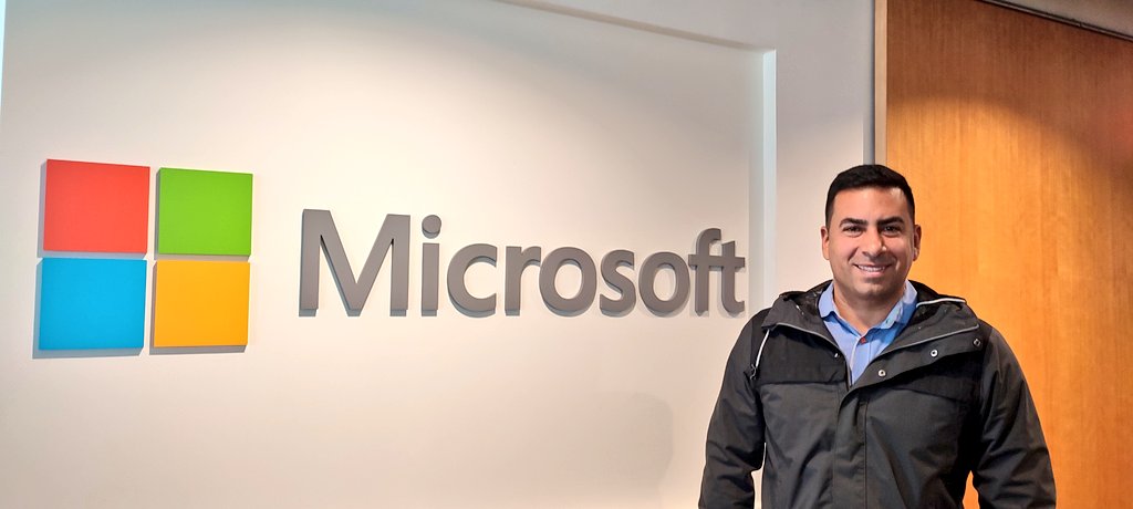 edrengifo's tweet photo. ¡Hagamos la diferencia en la vida de la gente!

La Tecnología puede ser una herramienta o un arma letal. @Microsoft trasciende la tecnología en sí misma, al generar confianza y sostenibilidad pensando en las necesidades de la gente.

#AlumniReunion 
#DrivingChange
#ILG2016 https://t.co/PSwEOWaw2X