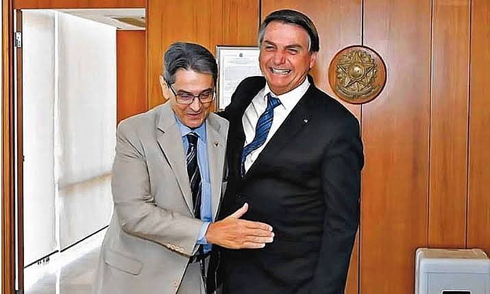 psol50's tweet photo. "Não tenho foto com o Roberto Jefferson" #DebateNaGlobo https://t.co/YkIZOZBX67