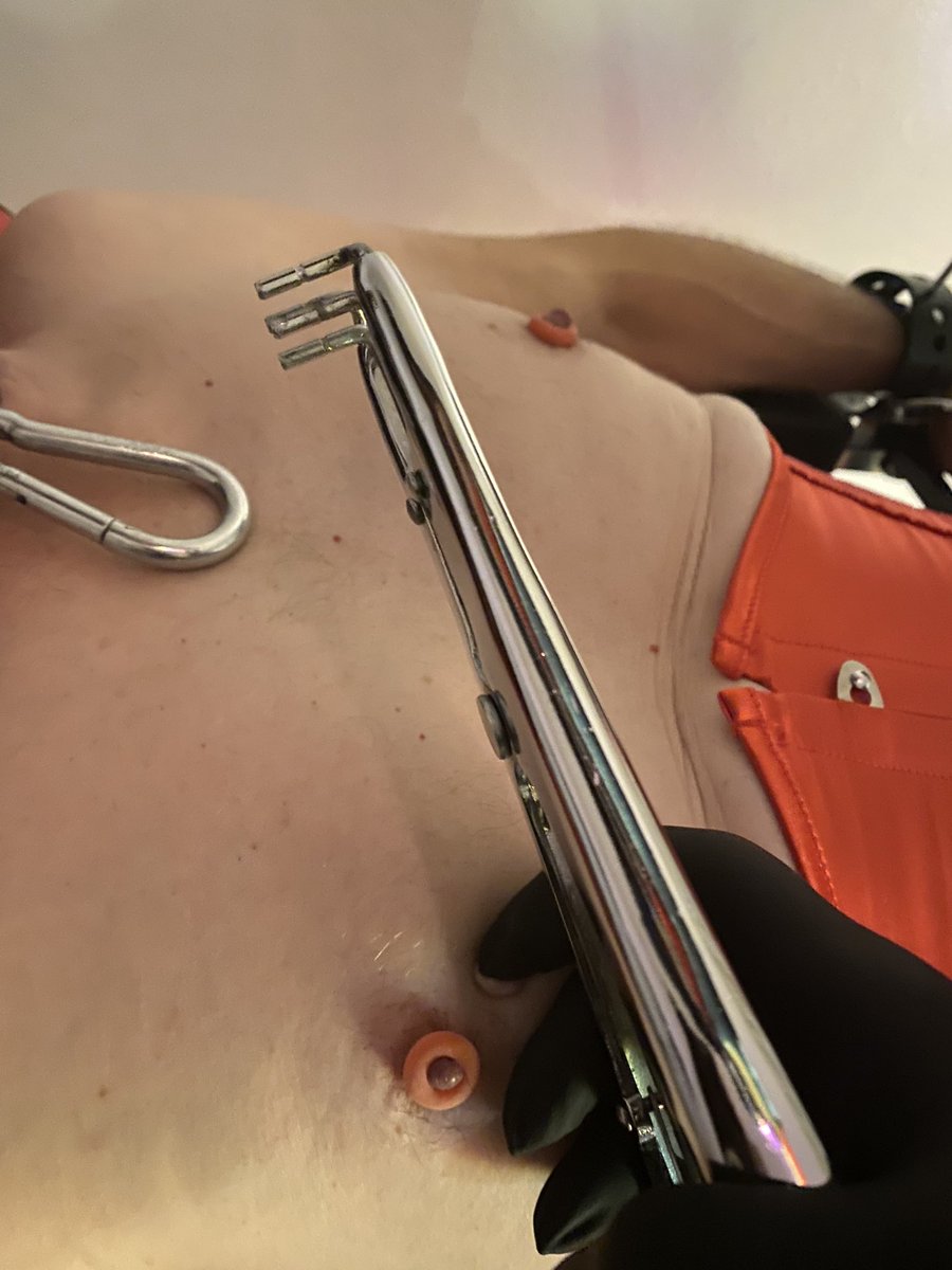 domina_silvia's tweet photo. #Fixiert #Ausgeliefert #Benutzt #Gynstuhl #Elastrator #Lederschürze #Kliniktrauma #Elektroschock #cbt @AtelierSchmerz1 in #München https://t.co/pAIiiI0cmR