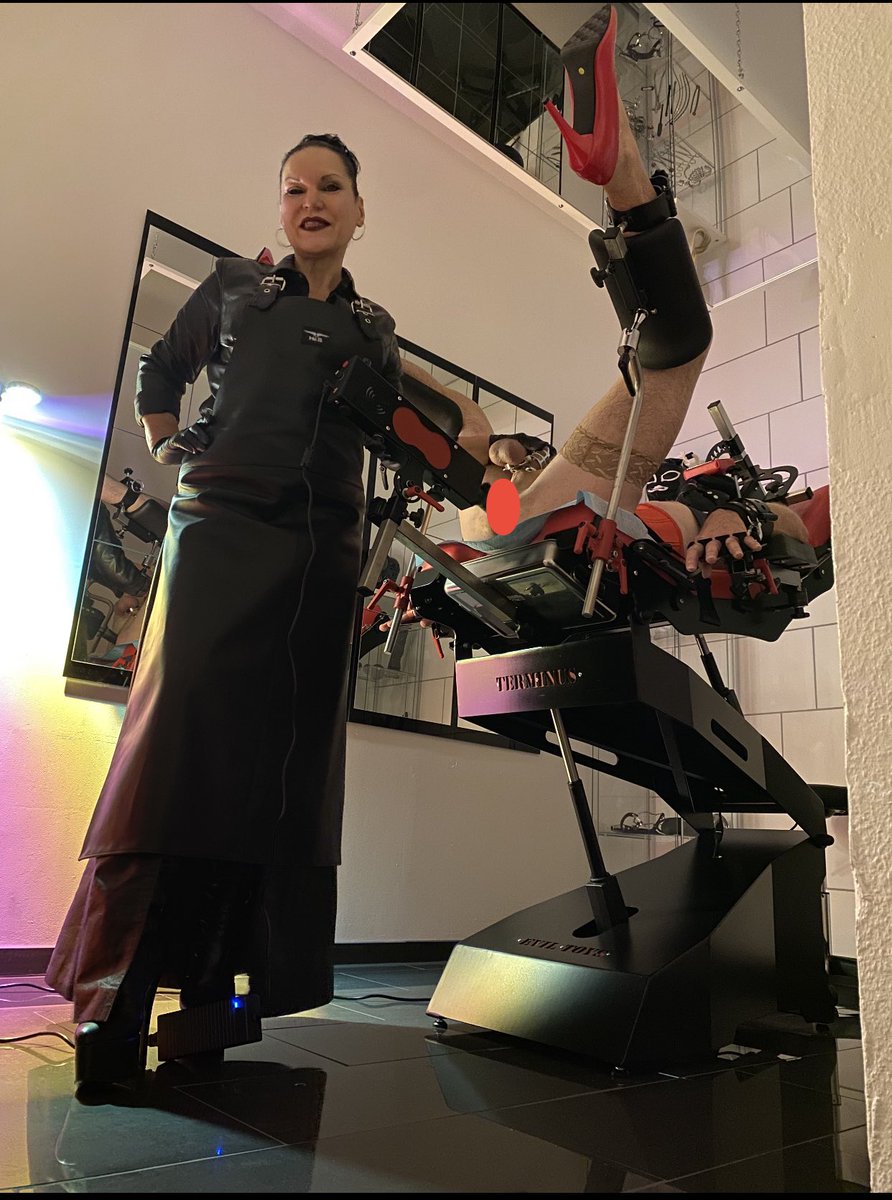 domina_silvia's tweet photo. #Fixiert #Ausgeliefert #Benutzt #Gynstuhl #Elastrator #Lederschürze #Kliniktrauma #Elektroschock #cbt @AtelierSchmerz1 in #München https://t.co/pAIiiI0cmR