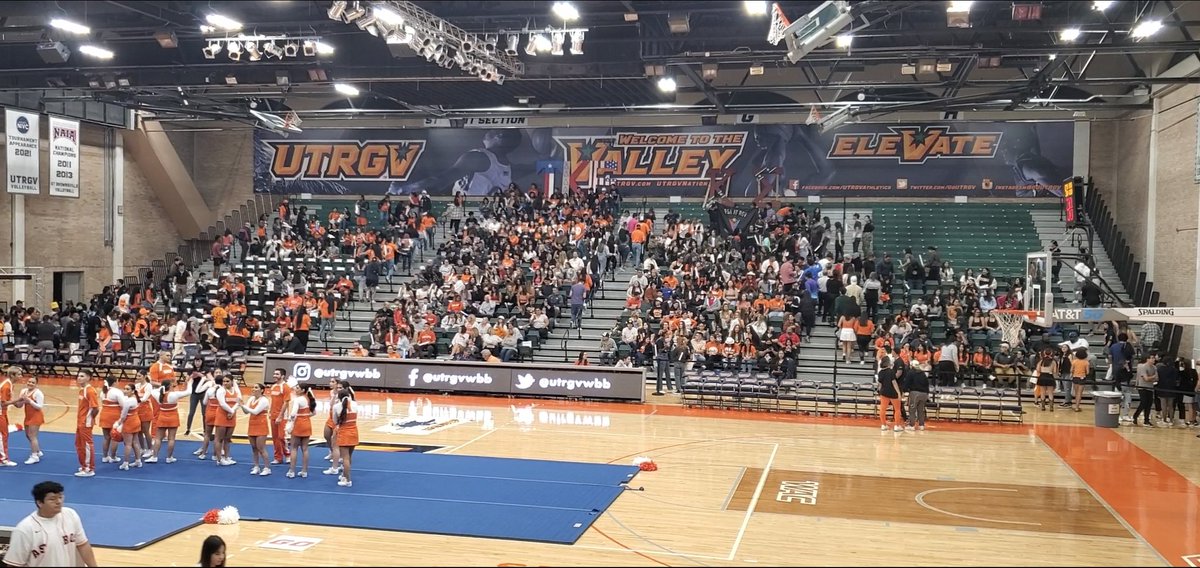 brenda_codallo's tweet photo. Watching the house fill up for #UTRGVMadness 🧡✌️🤠🏀 https://t.co/TRMOKHFF9l
