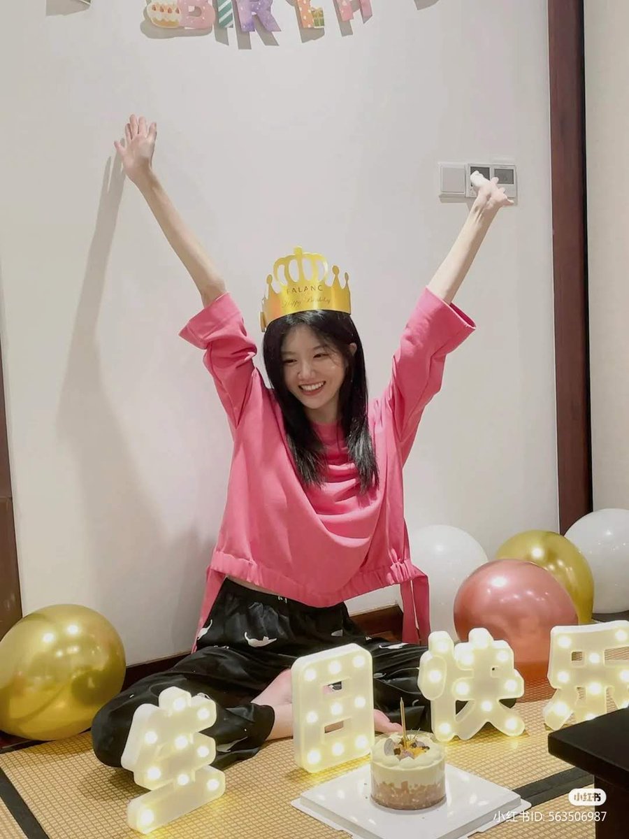 CdramaL's tweet photo. 「📸 | Parabéns para minha passarinha favorita! #PanMeiye compartilhou novas fotos em comemoração ao seu aniversário ❤️
Qing Qing de #MissTheDragon
Yu Lu Xi de #IfVoiceHasMemory https://t.co/bxt3doDfxu