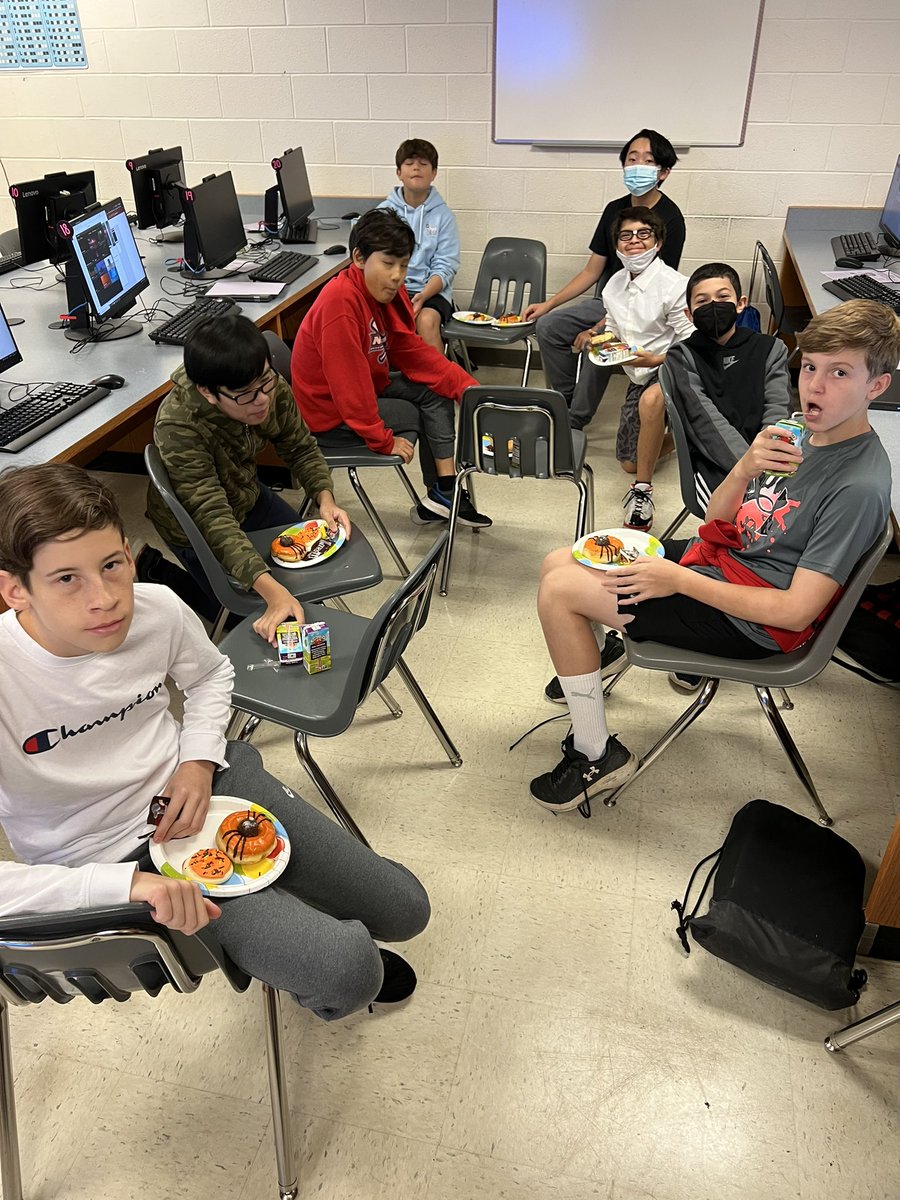 MrsDiamondLCPS's tweet photo. Our advisory celebrated the end of the first quarter. Working hard this quarter and building community @JML_MS_Official https://t.co/5j3jgzGtiH