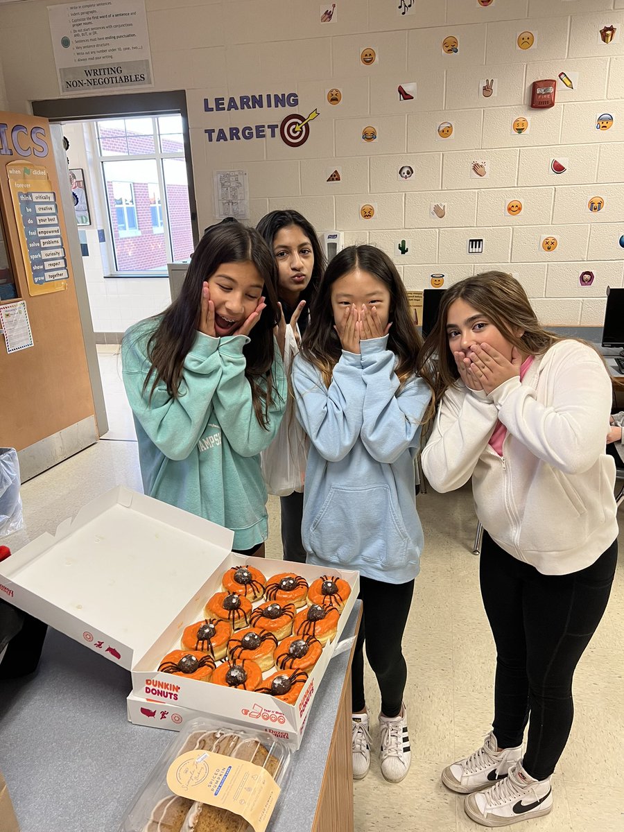 MrsDiamondLCPS's tweet photo. Our advisory celebrated the end of the first quarter. Working hard this quarter and building community @JML_MS_Official https://t.co/5j3jgzGtiH