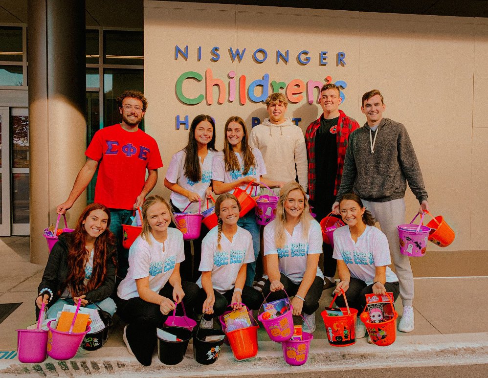 𝘕𝘪𝘴𝘸𝘰𝘯𝘨𝘦𝘳 𝘸𝘪𝘵𝘩 𝘈𝘋𝘗𝘐 🎃

The Brothers and the lovely ladies of <a href="/ADPI_ETSU/">ETSU ADPi</a> raised money to donate Halloween baskets to the children at @niswongerchosp 

Thank you to everyone that donated!

#SigEpETSU #SigEp #ETSU #niswonger #adpi
