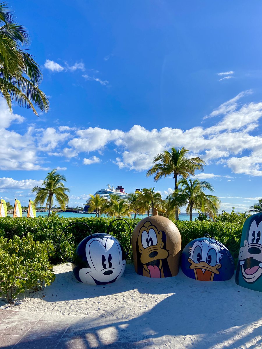 For anyone who questions why a #DisneyCruise is the most incredible vacation experience, I present #CastawayCay 🏝