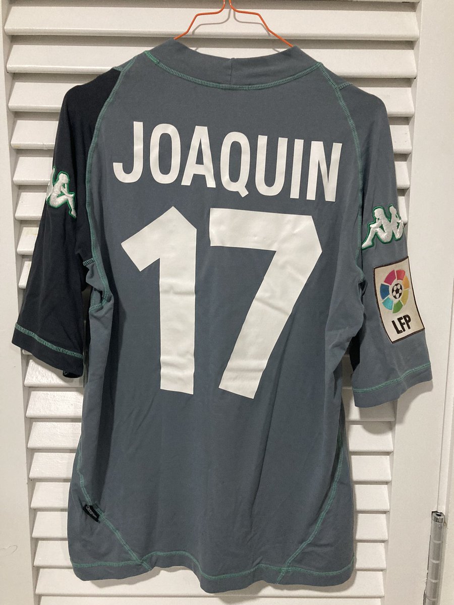 pb_laesquinita's tweet photo. Nuestro capitán @joaquinarte también tiene su hueco merecido en nuestra rifa del #Derby Suplente de la 2003/2004 que no es poca cosa. Papeletas a 1€ en nuestra esquinita durante el previo. Suerte a todos 💪🏻💚👏🏻✅🇳🇬 #heliopolis #betis #LaLiga https://t.co/zBbNxwcxFo