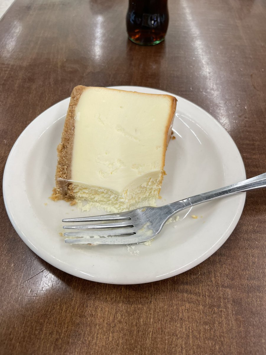 RealtorDevinG's tweet photo. @Harryandizzys at the airport is SLAPPING! Gonna make me keep flying @FlyFrontier 😂😂😂 https://t.co/CRFprFpWqZ