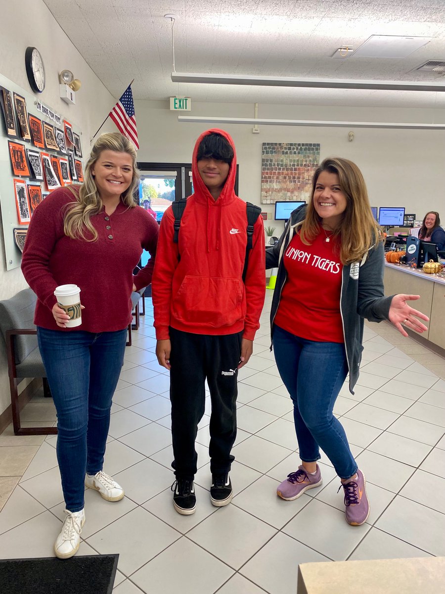 When a student unintentionally participates in a spirit day, you've got to snap a picture. #redribbonweek #teamUMS #UMStwitterBingoV5