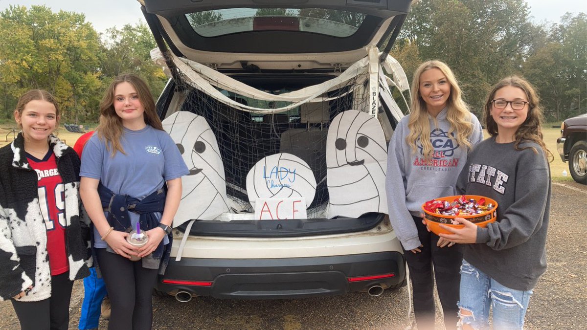 ChargerVolley's tweet photo. Volleyball Trunk at the CCHS Trunk or Treat! https://t.co/7Zg910nLTu