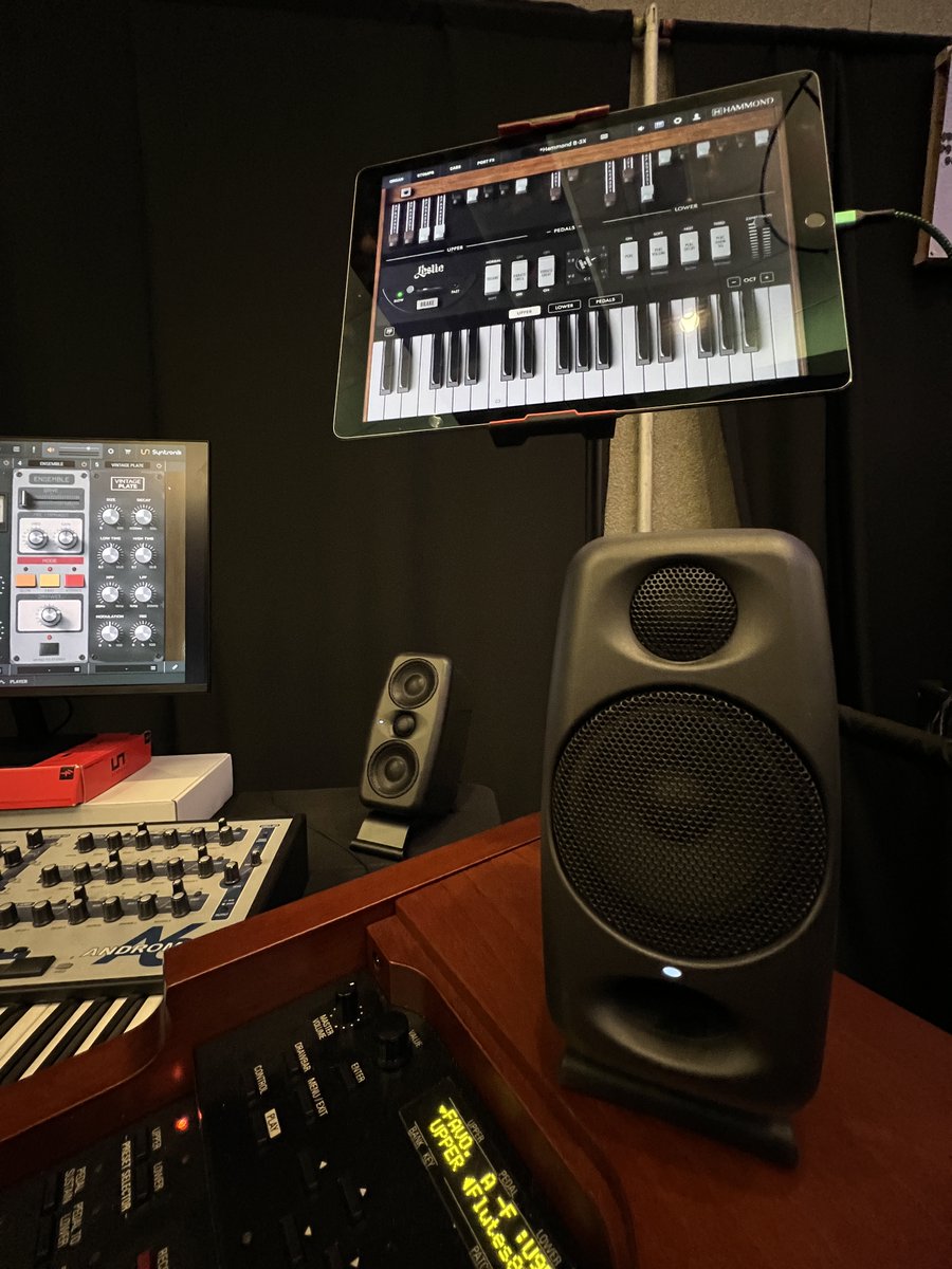 ikmultimedia's tweet photo. It's a great day to play at #Synthplex! πΉ https://t.co/fXUA2WeAFw