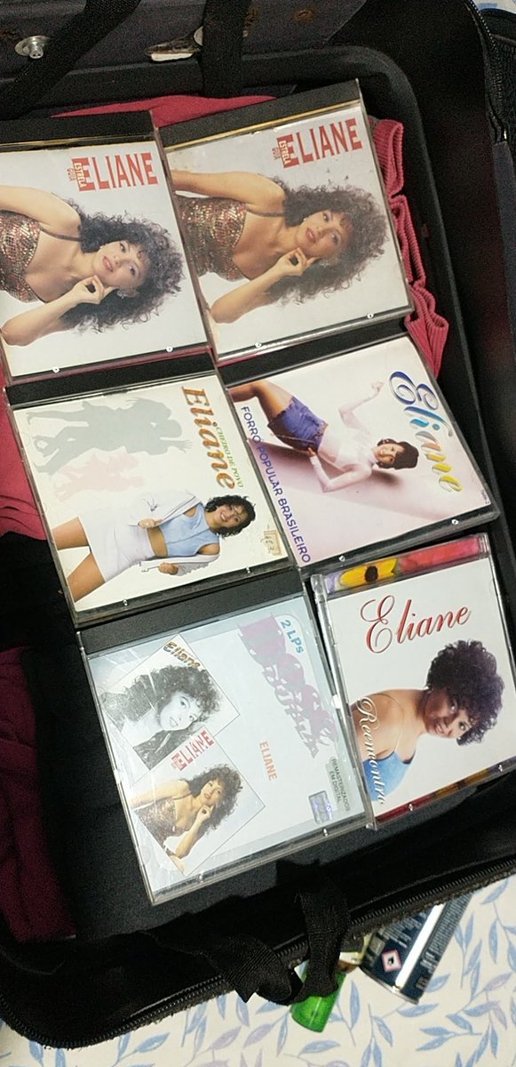 meucarovinho's tweet photo. Em Fortaleza fazendo o que? Comprando tudo o que vejo da @Elianedoforro 💙
#warnerlegends #elianedoforro https://t.co/R34kWjzihf
