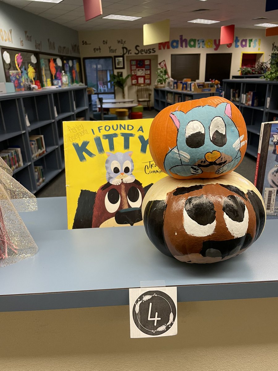 Kay_Tee_Jo's tweet photo. @troycummings this might be my favorite pumpkin combo this season! @MahanayLibrary https://t.co/soDS7Mm8ti