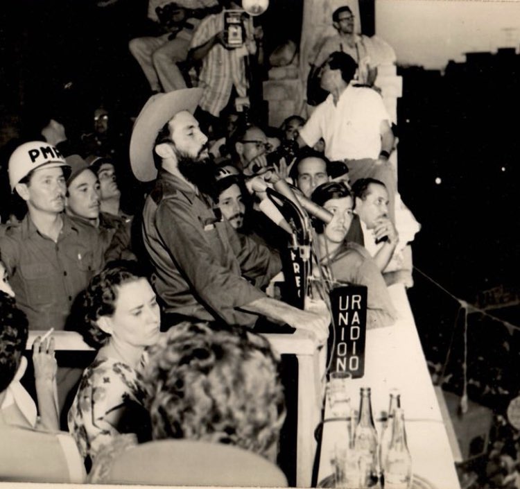 revistacrisis2's tweet photo. MEMORIA | CAMILO, SEÑOR DE LA VANGUARDIA

“De rodillas nos pondremos una vez, y una vez, inclinaremos nuestras frentes… y será el día que lleguemos a la tierra cubana: “¡Hermanos, la Revolución está hecha, vuestra sangre no salió en vano!”

#CamiloCienfuegos (1932-1959) https://t.co/Q2W5khLWfz