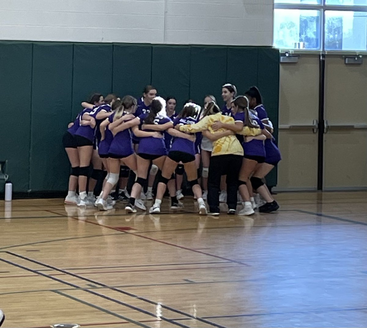 Will miss watching these girls! Thanks for a great season Coach <a href="/DebSmarro/">Deb Smarro</a> 💜💛🏐💜💛