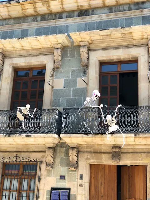 worddogs's tweet photo. After a l-o-n-g and challenging trip to Oaxaca City yesterday, I worked this morning and then walked around the city…
#robingreene #oaxacacity #mexico #retreat #writer #writing #writingretreat https://t.co/gryqrI10UN