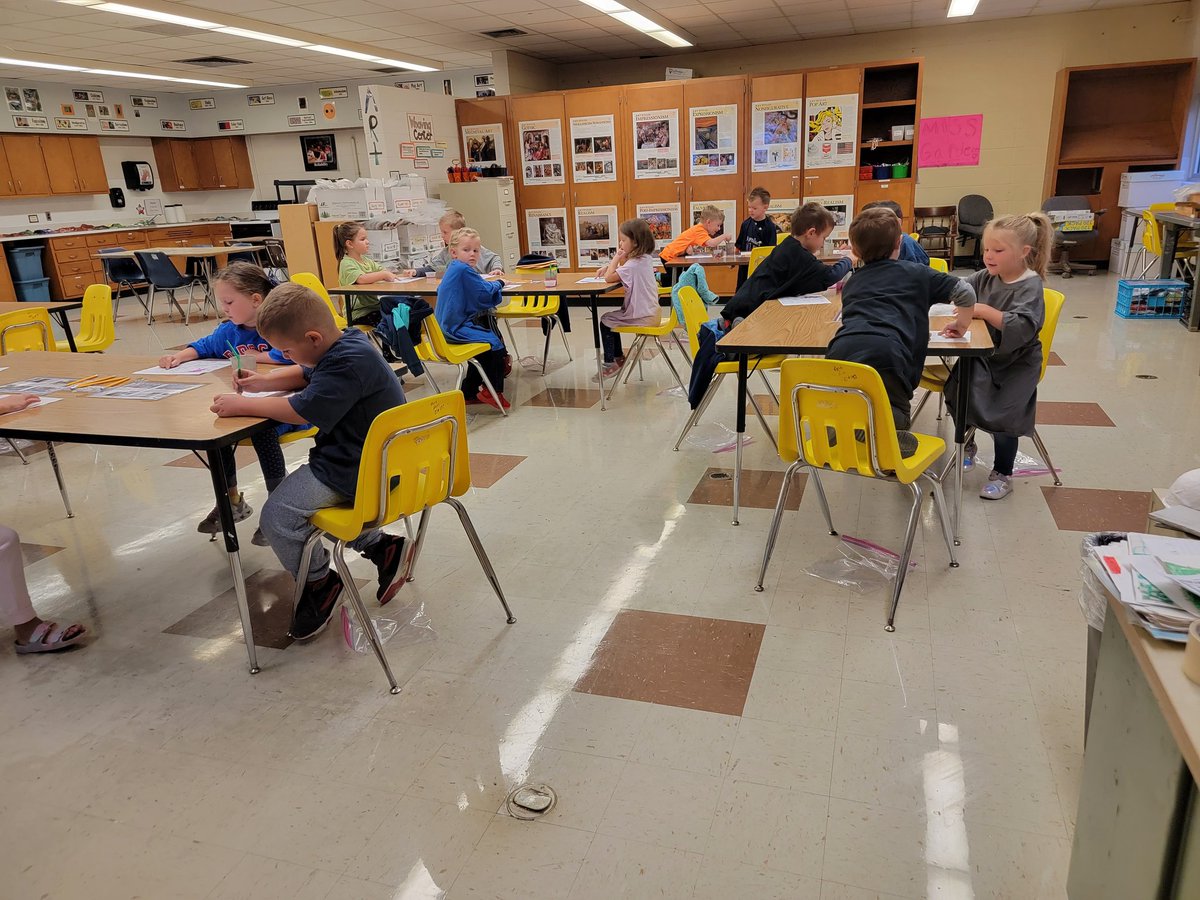 Kindergarten students in <a href="/JamiKupper/">Jami Kupper</a> class just finished reading  "Mouse Paint" by Ellen Stoll Walsh. Then they mixed colors to paint primary/secondary color wheels.  #wlcardpride