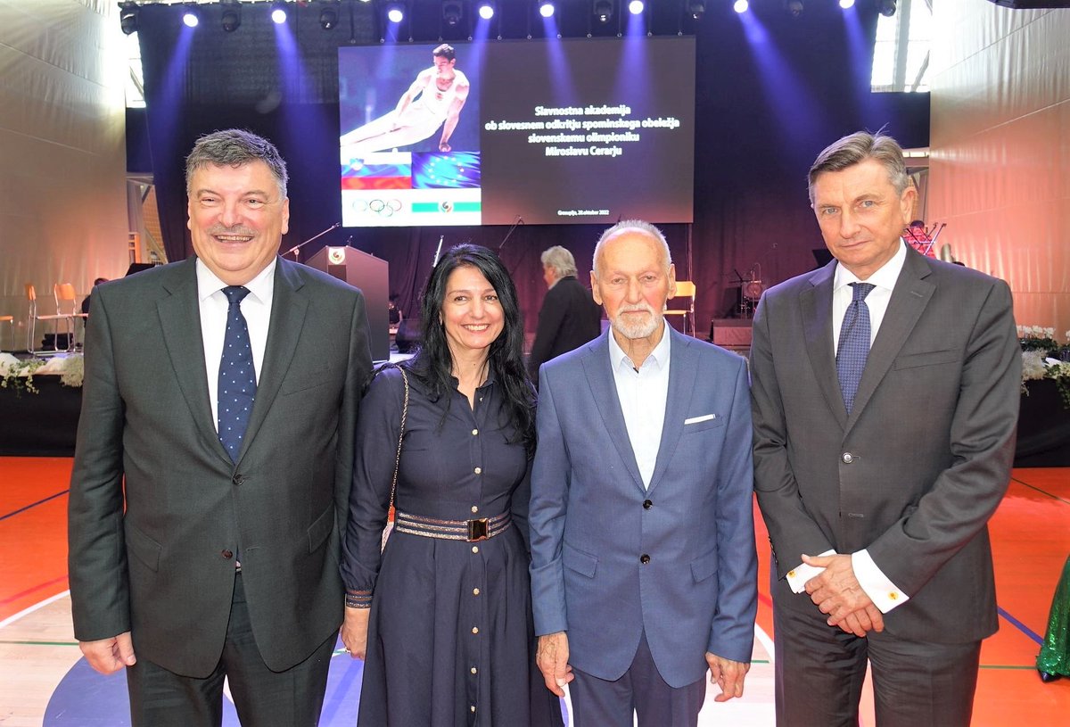 ObcinaGrosuplje's tweet image. SLAVNOSTNO ODKRITJE SPOMINSKEGA OBELEŽJA OLIMPIONIKU MIROSLAVU CERARJU 😊🥇 @BorutPahor @PeterVerlic  #miroslavcerar #olimpionik #grosuplje #šport 

Več o tem: grosuplje.si/objava/694524