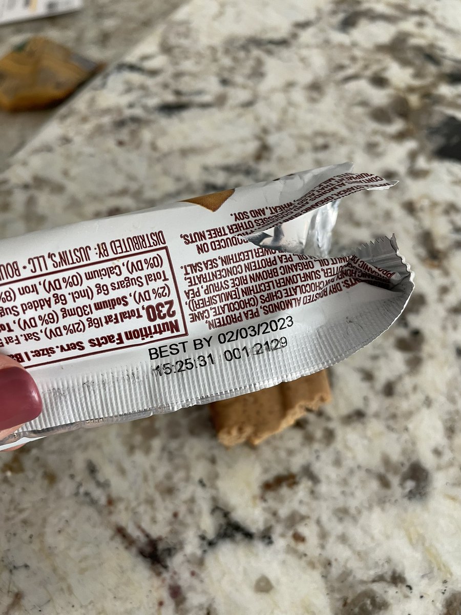 Lksharkey2's tweet photo. @Justins look at the bar I opened today! It’s sell by date is not til 2023. And I already ate another without even looking 🤮 https://t.co/r7D1Abi4ej
