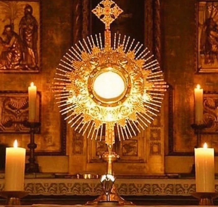 Israhel07's tweet photo. Alabado sea el Santísimo Sacramento del Altar https://t.co/mfrLAFdyDD