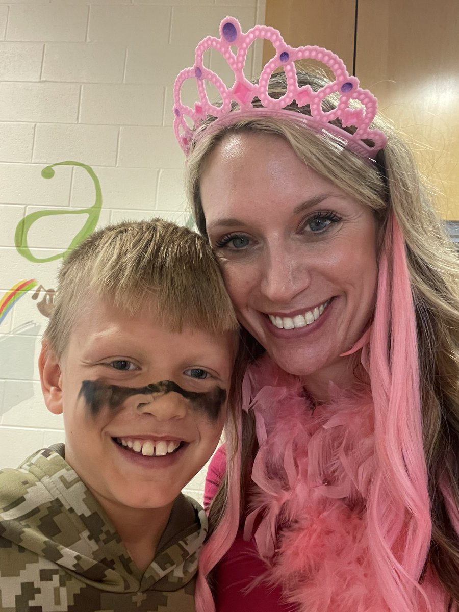 rfrisch4's tweet photo. Such a fun day ! #NokesvilleTigers #BookCharacterDay https://t.co/rnbpZQ1ztu