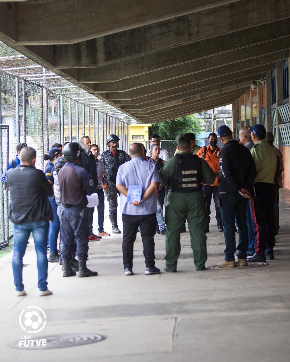 LigaFUTVE's tweet photo. 🚔 • El operativo también contempla la escolta de los clubes y de los árbitros y la movilización de la afición de Monagas hasta la ciudad de Caracas 

#VenezuelaEsFUTVE https://t.co/a9QbeAvkdV
