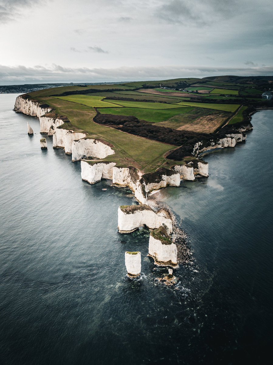 Gm photographers, I’ve been taking a break and thought I’d return with a shot of puzzling coastline of Dorset and Old Harry rocks. 

#dronephotography #aerialphotography #drone #dorset