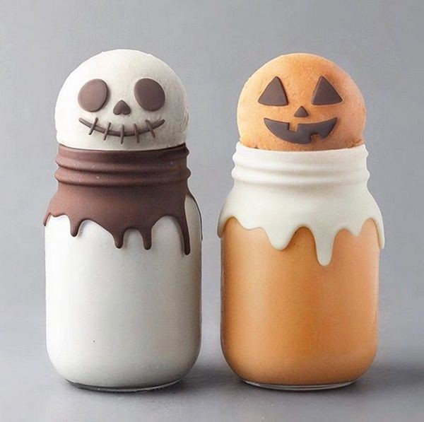 ¡Ding Ding, dinosaurios!

        —Helados para todos, son malteadas, no helados, pero las compre en honeydukes, Espero les gusten.