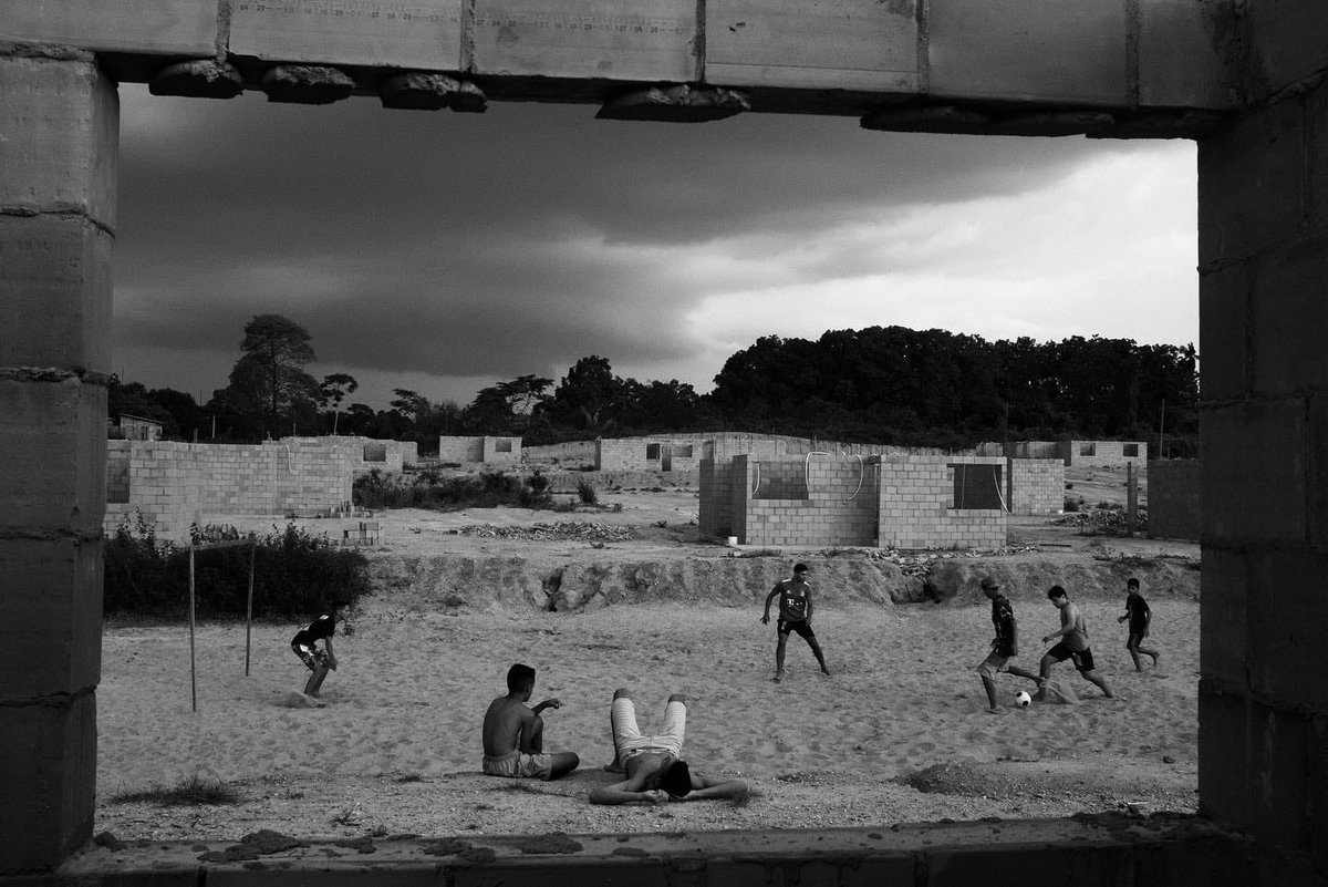 🛤️ NA MÍDIA | Fotógrafo brasileiro <a href="/IanCheibub/">Chris</a> registrou por três anos as comunidades violadas ao longo da Estrada de Ferro Carajás (EFC) e publica trabalho na <a href="/NatGeo/">National Geographic</a> +

 leia aqui: nationalgeographic.com/history/articl…