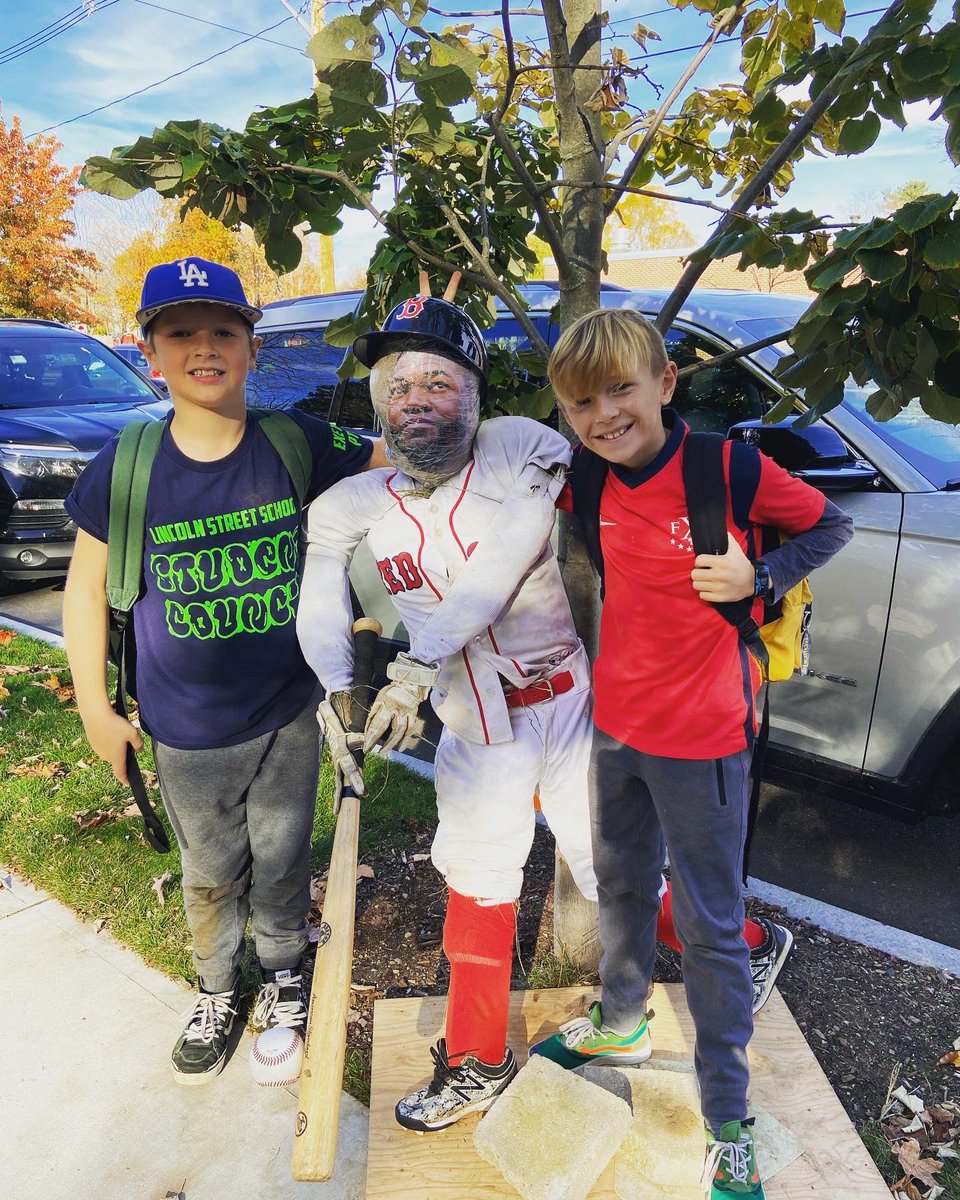 DProvostEHS's tweet photo. The @davidortiz cornfield character for the win! @RedSox https://t.co/KvtKw6YJzW