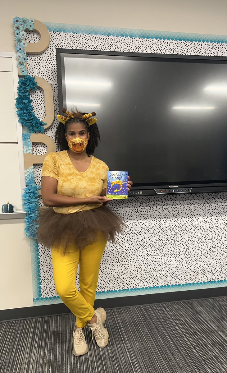MrsPope2009's tweet photo. Storybook Character Day! #RedRibbonWeek #GiraffesCantDance https://t.co/hDkAF58ESJ