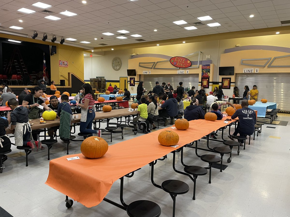 pmslibraryeptx's tweet photo. This year we “carved” out some time to decorate pumpkins with our families. We had so much fun seeing the bonding that took place and the memories created! @YISDLibServices @JMacias_CI @catherinedoc12 @reynahustles @karroyos_MS https://t.co/MPQW3SH755