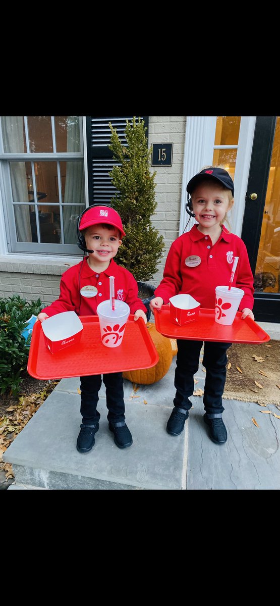 ParkerMcCollum's tweet photo. My nephew Wells and my niece Anderson Parker in their Halloween costumes… too good not to share. The cutest little kids in the world! https://t.co/TJrZIf8tCm
