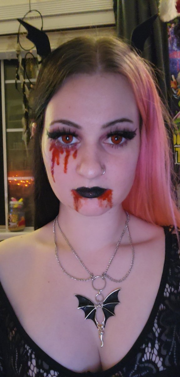 anniebananie753's tweet photo. Fun times c: Halloween part 2 https://t.co/C03wSfnwDH