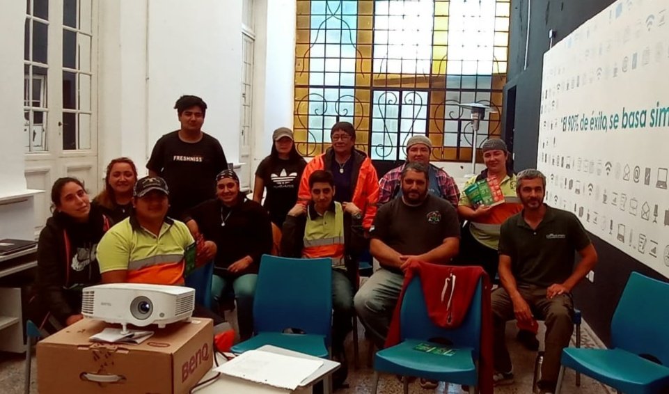 CBayauca's tweet photo. 🤝 En el marco de un convenio realizado entre @conarcoopprensa y @campolimpioarg, se llevó a cabo en Lincoln una importante capacitación a los integrantes de la cooperativa sobre el sistema de gestión responsable de envases vacios de Fitosanitarios🤝♻️ https://t.co/vEx1avsY4y