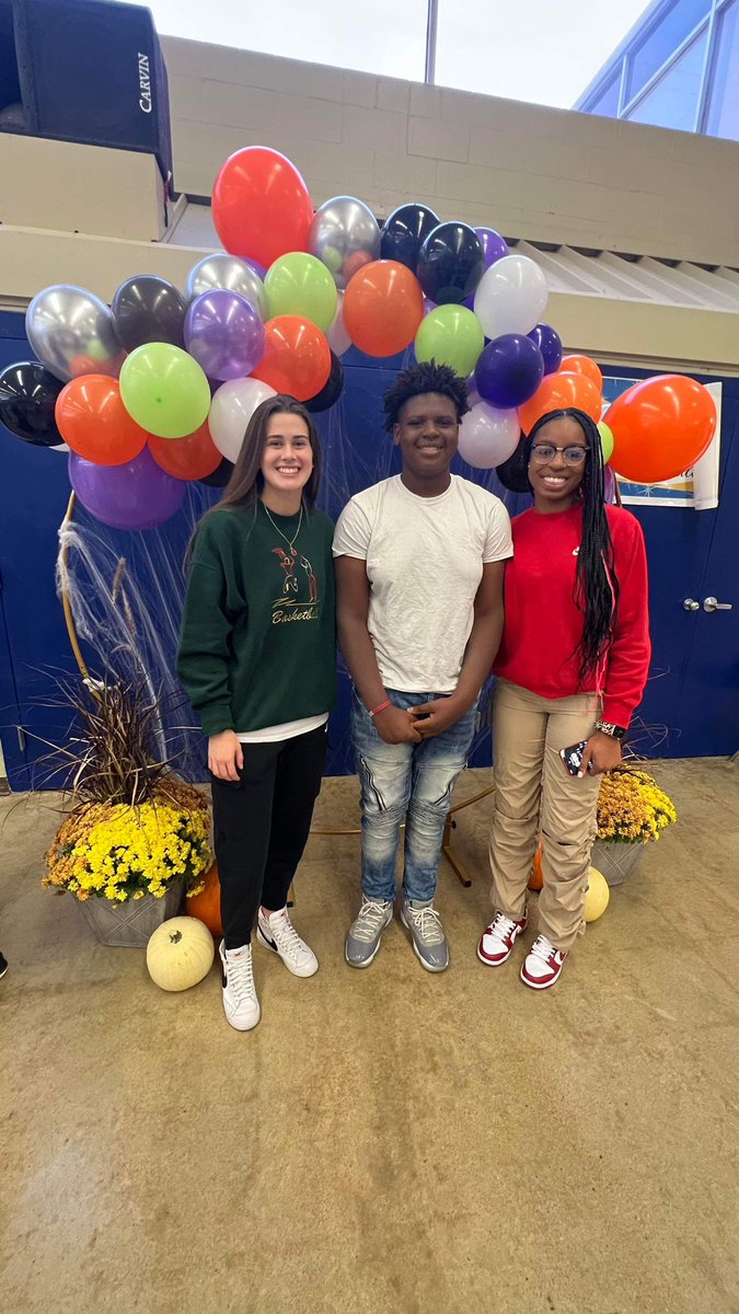 Senior Lady Hornet Basketball Captains <a href="/laurenlain_0/">Lauren Lain</a> and <a href="/n_edmonson14/">Natalie Edmonson</a> and Coach <a href="/ShanaeGovan/">Shanae Govan Williams</a> had the opportunity to speak to students today about “Being The Change” 🐝💙🤍 #BiggerThanBasketball