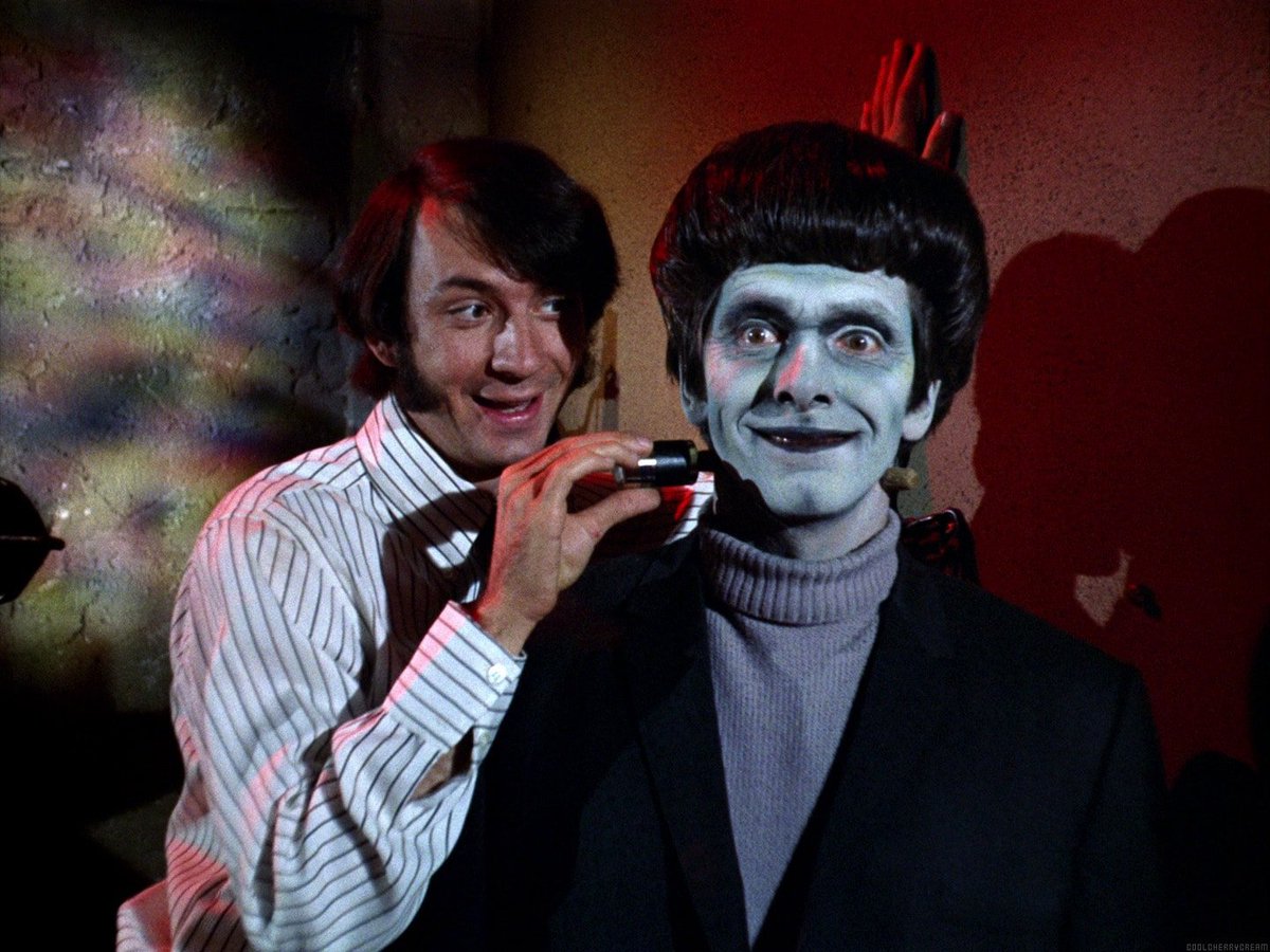 BOO!
We have 3 big Halloween shows for you on 
Saturday!!! 
Inside The Rainbow room 12-2PMEST
The Frodis Room 2-4PMEST
Scott Catton 6-8PMEST
Join the Fun!
live365.com/station/Monkee…